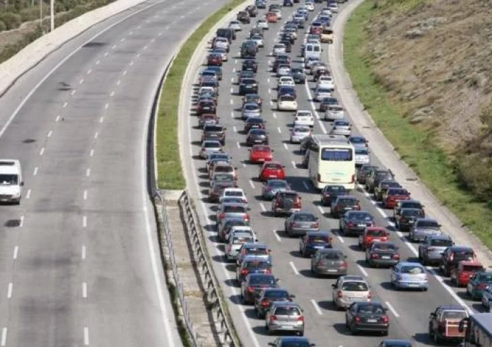 Τα πρόστιμα που προβλέπει ο νέος νόμος για όσους κινούνται στη Λ.Ε.Α.