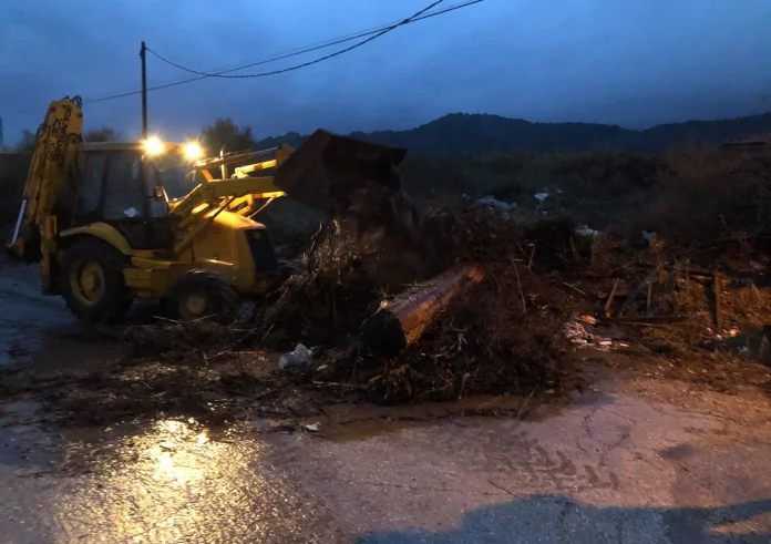Κακοκαιρία: Μεγάλα προβλήματα στη Λέσβο - Καταστροφές σε καλλιέργειες και το οδικό δίκτυο