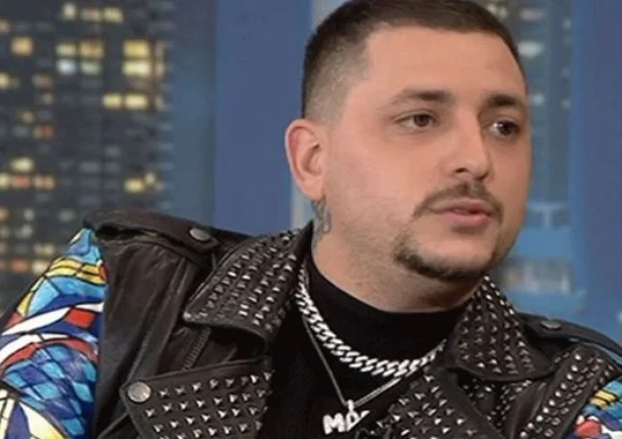 Mad Clip: Ο ράπερ μπήκε σε billboard στην Times Square της Νέας Υόρκης