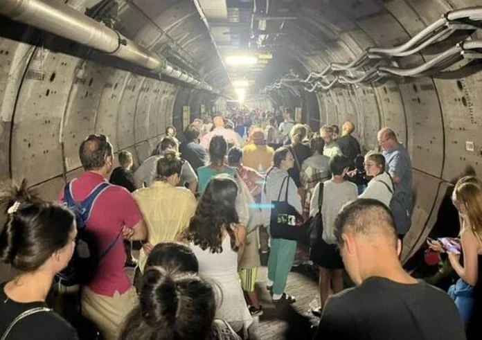 Μάγχη σαν ταινία καταστροφής: Επιβάτες εγκλωβίστηκαν για πέντε ώρες στη σήραγγα