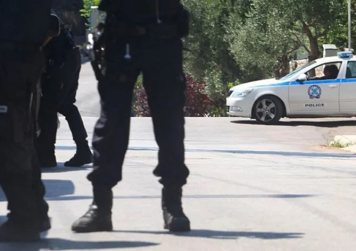 Μαλακάσα: Προσαγωγή άνδρα που προσπαθούσε να βάλει φωτιά