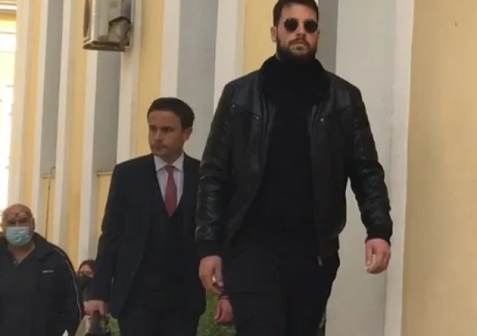 Ο Μάνος Δασκαλάκης καταθέτει στην ανακρίτρια. Πόλεμος Μάνου – Ρούλας