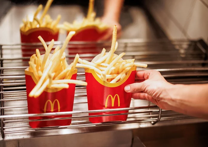 ΗΠΑ: Έχασε 26 κιλά και τρώγοντας μονο McDonald’s