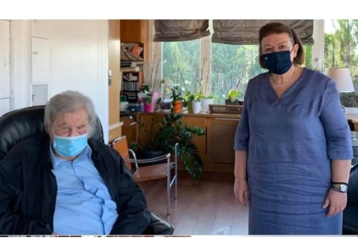 Με τον Μίκη Θεοδωράκη συναντήθηκε η Λίνα Μενδώνη