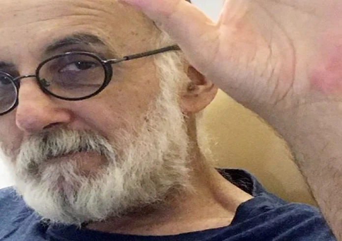 Αγωνιστής έως το τέλος ο Θάνος Μικρούτσικος, έζησε με πάθος αφήνοντας ένα πλούσιο έργο