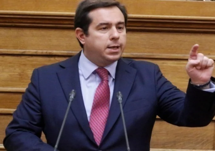 Νότης Μηταράκης: Τα τρία σφάλματα που τον οδήγησαν στην παραίτησή του