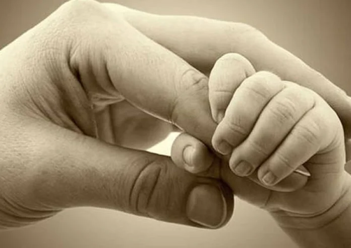 ΔΥΠΑ: Νέες διευκρινίσεις για την ειδική παροχή προστασίας μητρότητας – Ποιες μητέρες δικαιούνται την παροχή