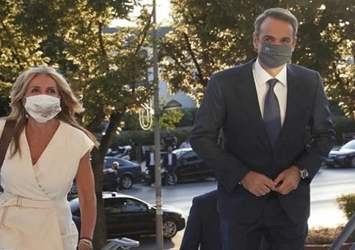 Στις 28 Δεκεμβρίου θα κάνει το εμβόλιο κατά του κορονοιού ο Κυριάκος Μητσοτάκης και η σύζυγός του
