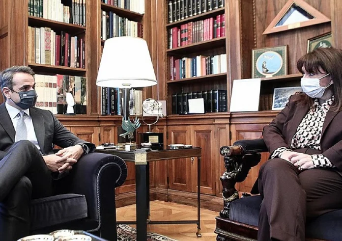 Πότε θα εμβολιστούν Σακελλαροπούλου, Μητσοτάκης και οι πολιτικοί αρχηγοί