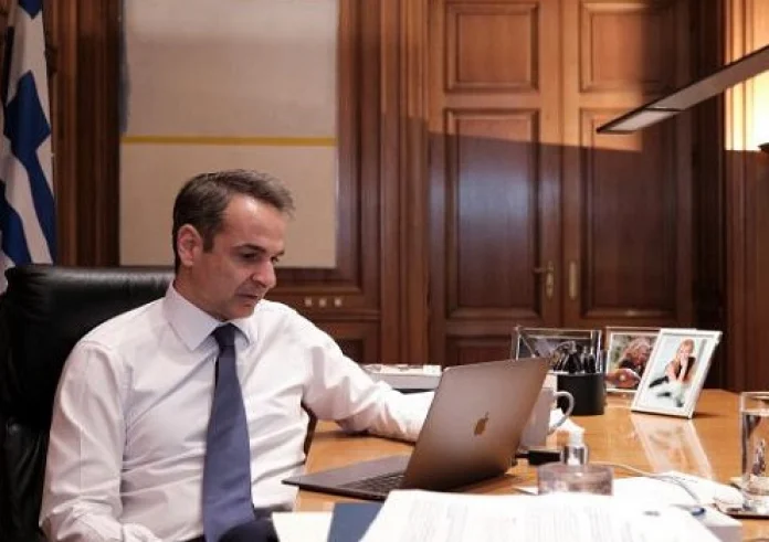 Το σχέδιο εμβολιασμών στο τραπέζι της τηλεδιάσκεψης υπό τον πρωθυπουργό