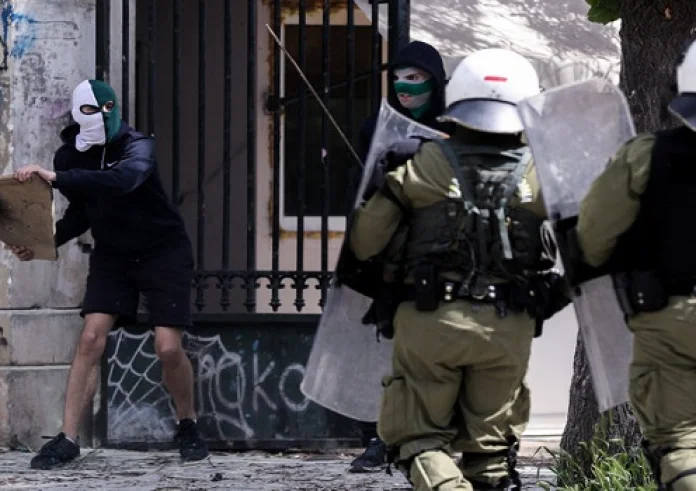 Ασπρόπυργος: Επεισόδια μεταξύ κατοίκων και αστυνομικών. Παράταση των περιοριστικών μέτρων σε Δυτική Αττική