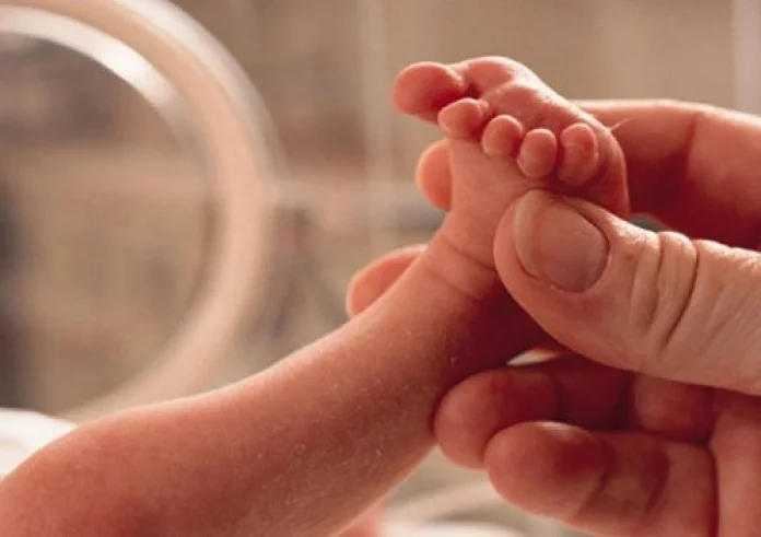 Αυτά είναι τα πιο δημοφιλή ονόματα για μωρά το 2025 – Οι νέες τάσεις που κερδίζουν τους γονείς