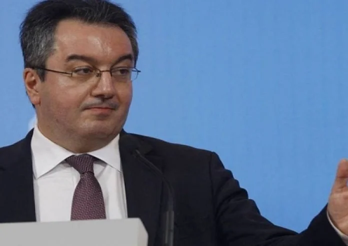 Ηλίας Μόσιαλος: Στέλνει ισχυρό μήνυμα αισιοδοξίας με μια ιδιαίτερη αφίσα