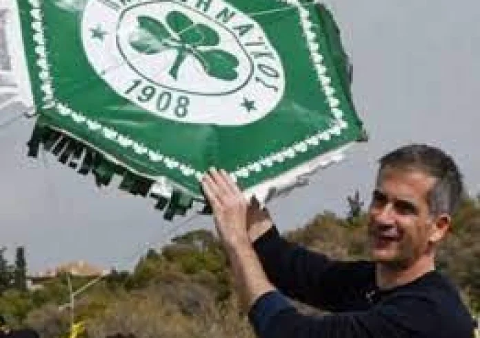 Καθαρά Δευτέρα στον Λόφο του Φιλοπάππου: Χιλιάδες Αθηναίοι γιόρτασαν τα Κούλουμα με Γωγώ Τσαμπά