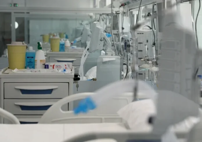 Τεράστιες ελλείψεις στις ΜΕΘ: Ασφαλής η λειτουργία τους εξαιτίας της υπερπροσπάθειας των υγειονομικών