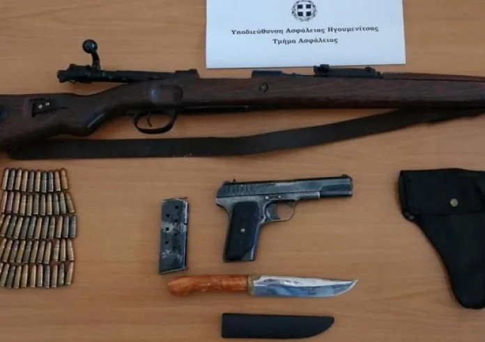 Θεσπρωτία: Έκρυβε πολεμικό όπλο και πιστόλι στο σπίτι του