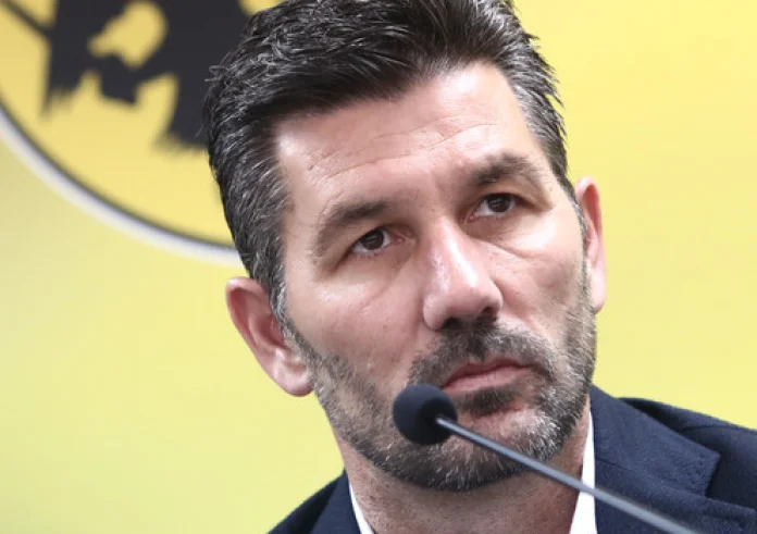 Οι πιθανοί διάδοχοι του Ουζουνίδη μετά την παραίτησή του από την ΑΕΚ