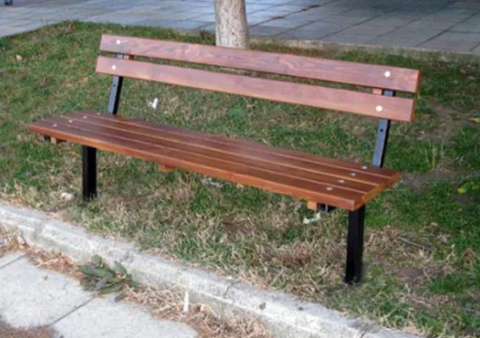 Συναγερμός στον Βόλο: 7χρονος κοιμόταν μόνος σε παγκάκι