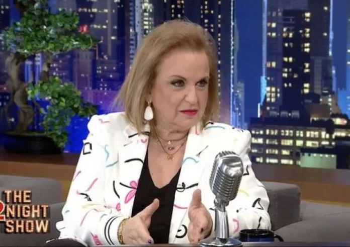 Ματίνα Παγώνη – Χαμός με το σακάκι της: Τι χρώμα σακάκι φοράει;