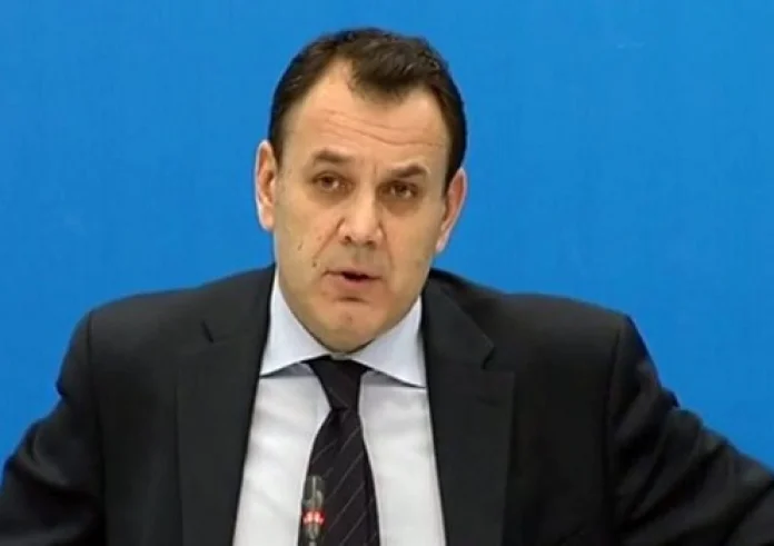 Στο Νοσοκομείο ο Υπουργός Άμυνας μετά από τσίμπημα μέλισσας