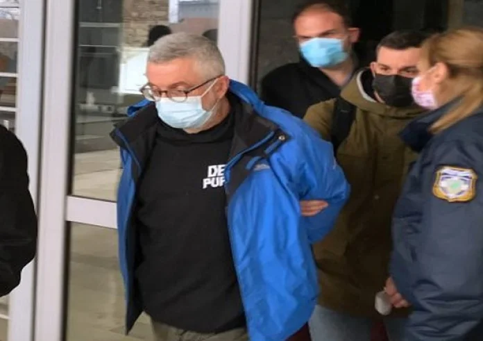 Στάθης Παναγιωτόπουλος: Έφυγε μόνος του, χωρίς καμία πίεση. Τι είπε ο ιδιοκτήτης του μαγαζιού του