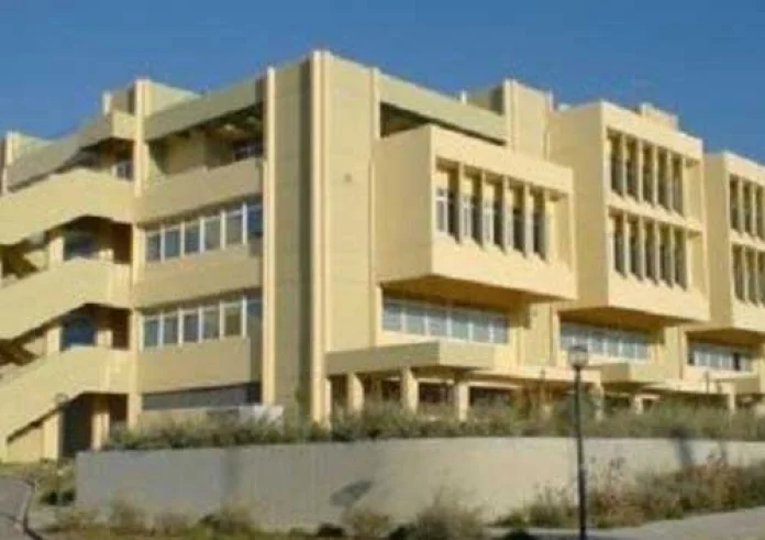 Πάτρα: Φοιτητές περιμένουν πάνω από μια ώρα στην ούρα της σίτησης