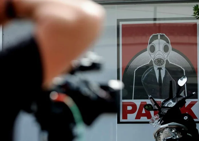 Ληστεία στη δισκογραφική Panik Records στη Βούλα: Αυτός είναι ο γνωστός μουσικοσυνθέτης που τραυματίστηκε