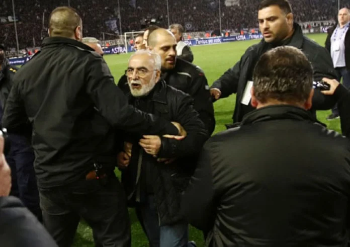 Οριστική διακοπή στο ΠΑΟΚ - ΑΕΚ. Ακυρώθηκε γκολ στο 90΄! Εισβολή Σαββίδη στο γήπεδο