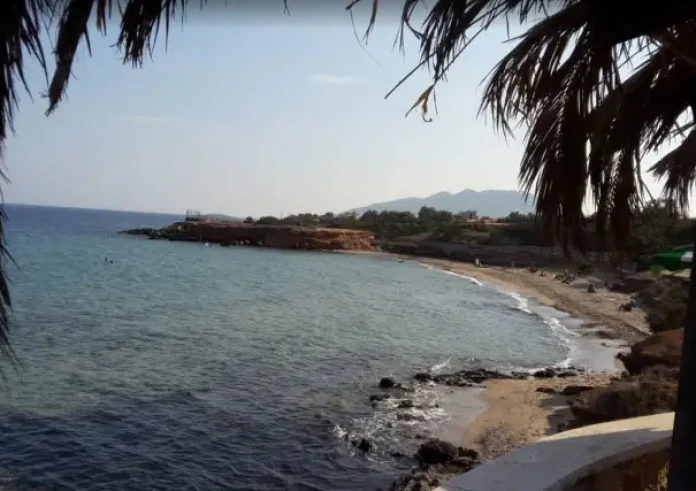 Παραλία Παναγίας Γιατρίσας: Η άγνωστη ακτή 50 λεπτά από την Αθήνα