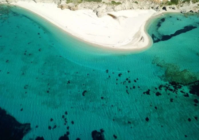 Τέσσερις τροφές που πρέπει να αποφύγετε πριν πάτε στην παραλία