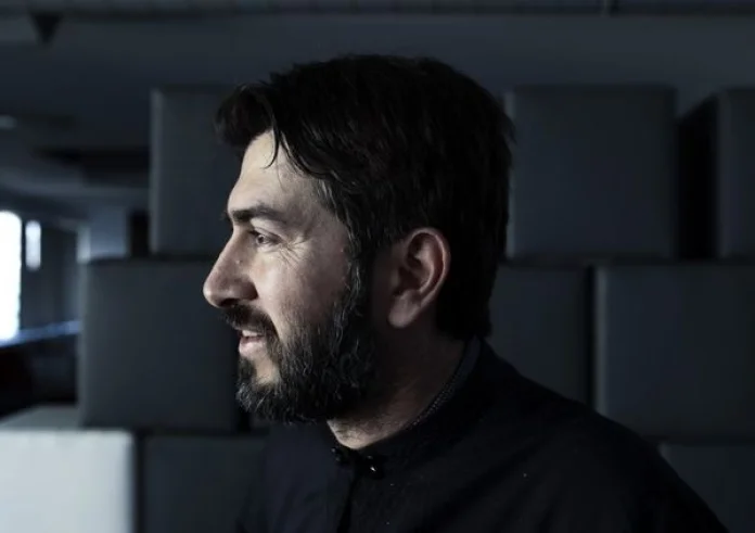 Κιβωτός του Κόσμου: Μαζικές βαφτίσεις από τον πάτερα Αντώνιο με νονά την πρεσβυτέρα