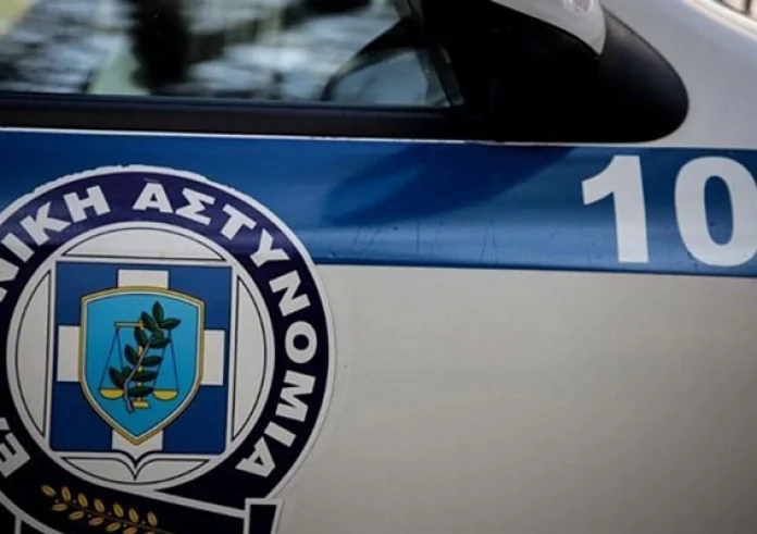 Εξάρθρωση συμμορίας στην Αθήνα: Με όπλα και μαχαίρια λήστευαν πρακτορεία στοιχημάτων