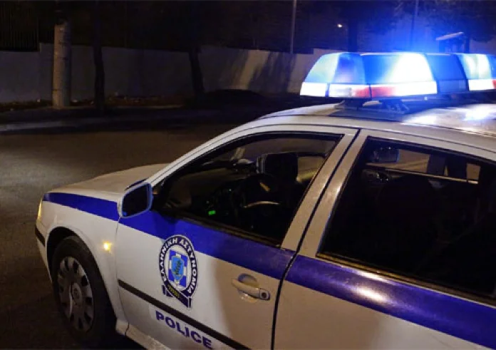 Ένταση στα Εξάρχεια - Κυνηγητό της ΕΛ.ΑΣ. με συγκεντρωμένους στο μνημείο του Γρηγορόπουλου