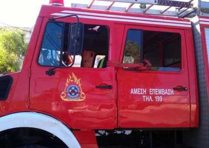 Φωτιά σε αυτοκίνητο στην Εθνική Οδό Αθηνών Λαμίας στο ύψος της Κηφισιάς