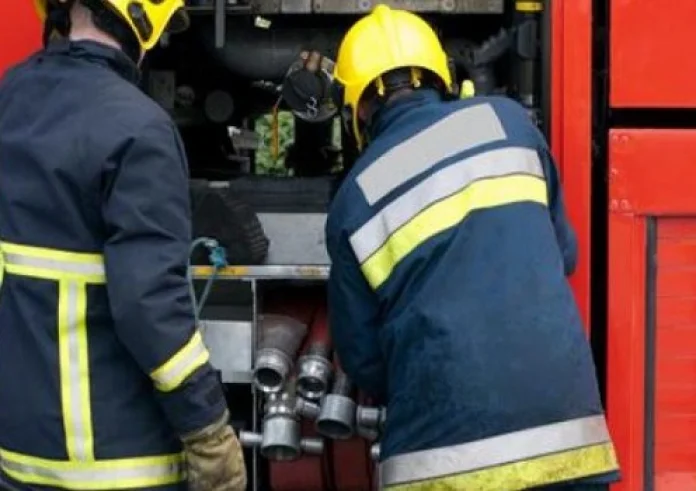 Λαμία: Νεαροί έσωσαν ζευγάρι ηλικιωμένων μέσα από φλεγόμενο διαμέρισμα. Βίντεο