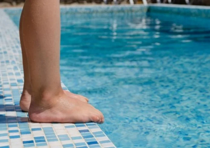 Θρήνος στη Νάξο: 36χρονη πνίγηκε ενώ κολυμπούσε με το παιδί της σε παιδική πισίνα