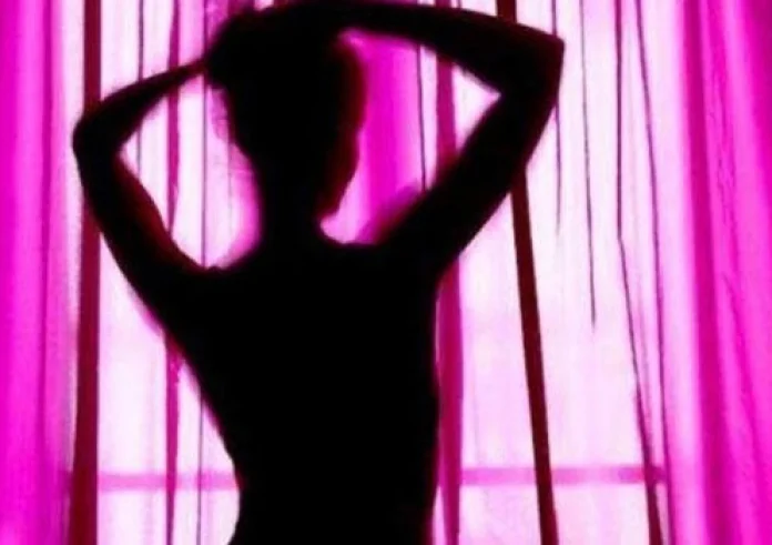 Πάτρα: Mαρτυρίες σοκ από τα θύματα revenge porn. Έστειλαν το βίντεο στο αφεντικό της
