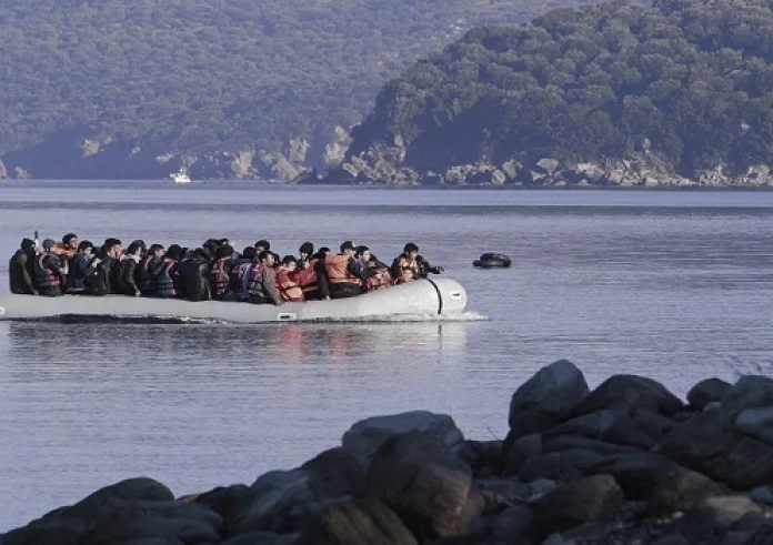 Αύριο η μεταφορά 700 αιτούντων άσυλο από τη Σάμο στον Πειραιά