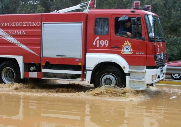 Ξυλόκαστρο: Σε εξέλιξη η κακοκαιρία – Κλειστά και αύριο Τετάρτη τα σχολεία