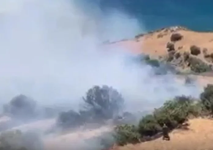 Φωτιά στο Ρέθυμνο: Ενισχύθηκαν οι πυροσβεστικές δυνάμεις – Καίει κοντά σε ενοικιαζόμενα δωμάτια