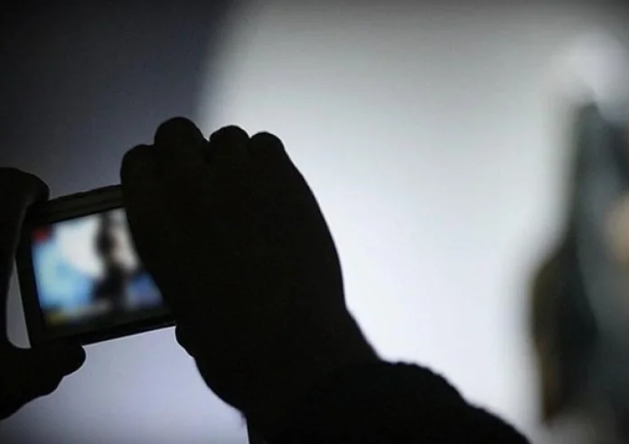 Ροζ βίντεο στον αέρα για εκδίκηση - Δύο γυναίκες της showbiz τα νέα θύματα