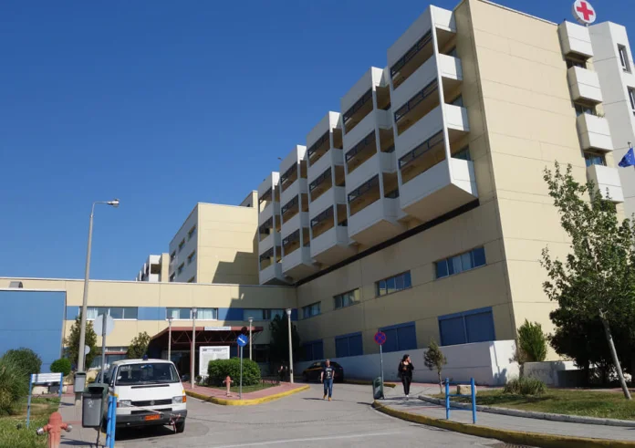 Καταγγελία: Έπρεπε να περιμένει 12 ημέρες για να χειρουργηθεί ο γιος της και αναγκάστηκε να τον πάει σε ιδιωτικό νοσοκομείο
