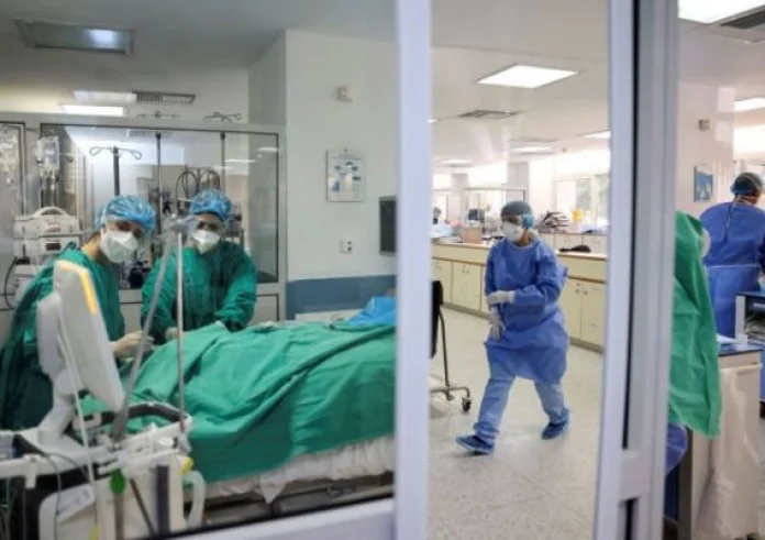 Κορωνοϊός – Καπραβέλος: Αύξηση 600% στις εισαγωγές στο Παπανικολάου - Να επανέλθει η μάσκα στους εσωτερικούς χώρους
