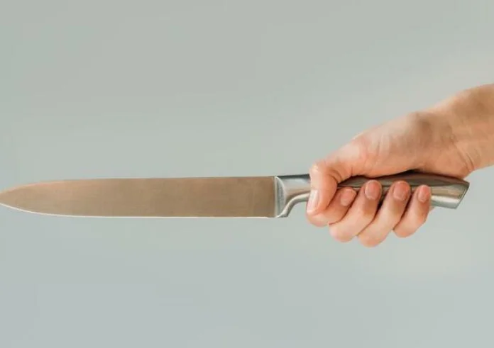 Γυναίκα μαχαίρωσε τον άντρα της στην Ασπροβάλτα
