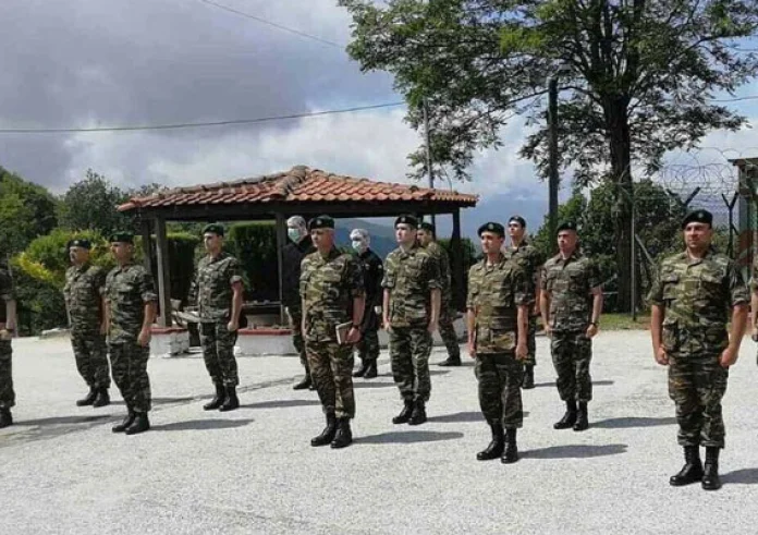 Κακόγουστη φάρσα στα Ιωάννινα με χαρτιά επιστράτευσης για τον πόλεμο στην Ουκρανία!