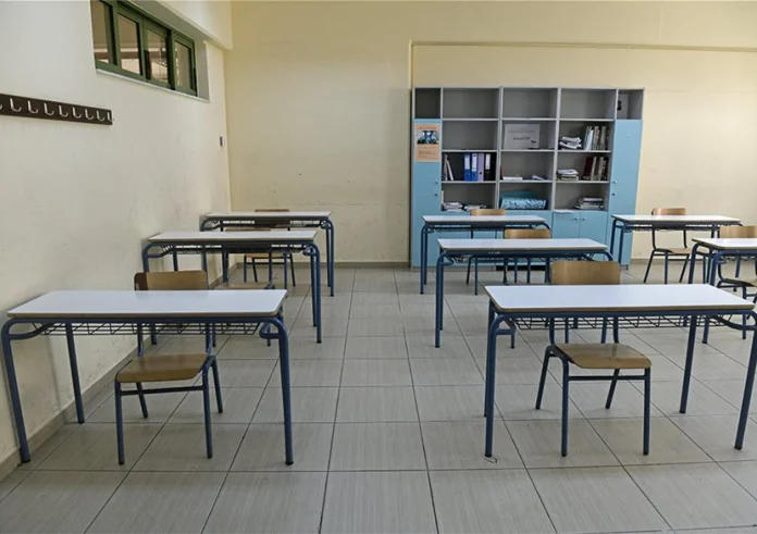 Πατήσια: Στη φυλακή ο 19χρονος που επιτέθηκε σε μαθητή και διευθυντή σχολείου