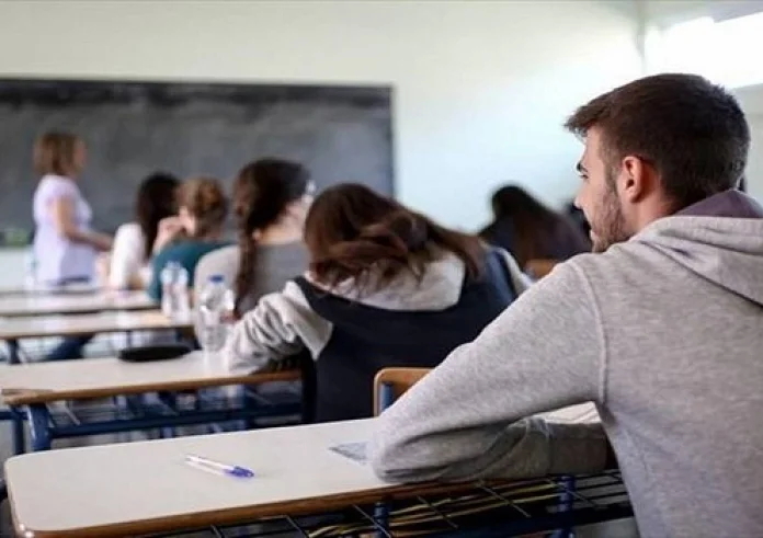 Κορονοϊός: Διαφωνία των ειδικών για το άνοιγμα των σχολείων στις 8 Ιανουαρίου