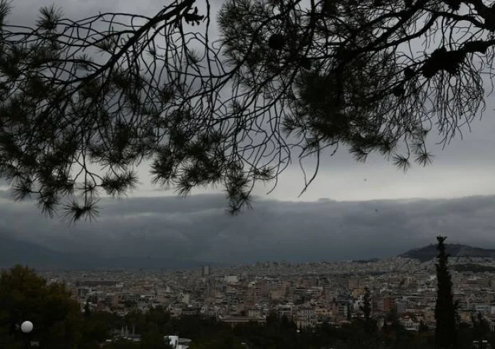 Καιρός: Με σύννεφα η 25η Μαρτίου – Οι περιοχές με βροχές