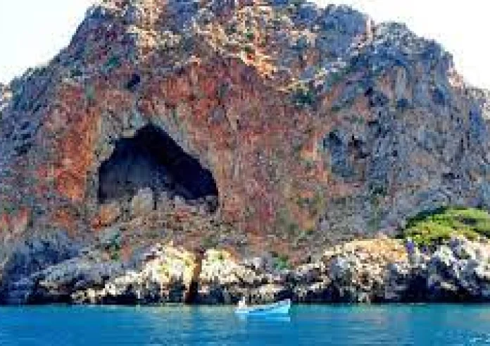 Το νησάκι της Κρήτης που είναι επισκέψιμο μόνο μία φορά τον χρόνο