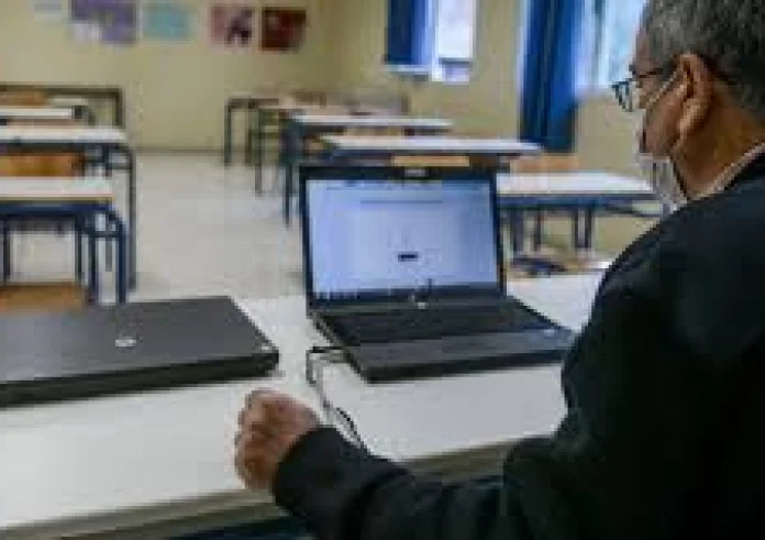 Καθηγητές κατά υπουργείου Παιδείας για την αξιολόγηση μαθητών στην τηλεκπαίδευση